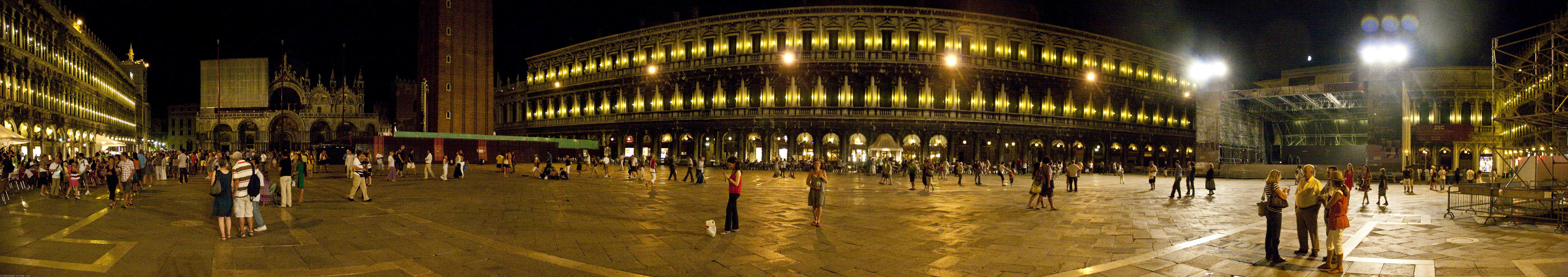 ﻿Piazza san Marco nagy terén.