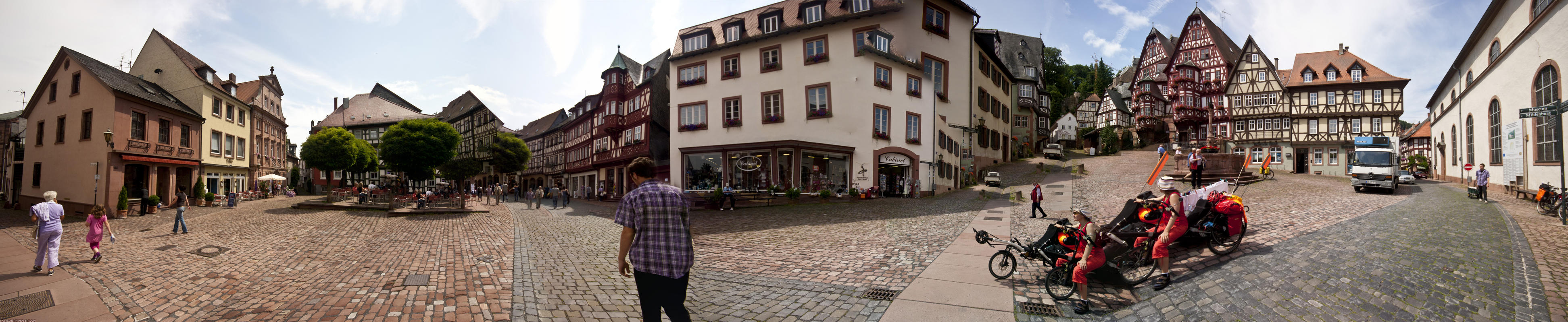 ﻿Miltenberg. A kép nem lett tökéletes. Judit duplán látható. ;-)